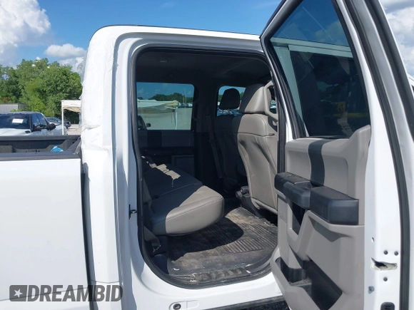 2017 Ford F-250 Lariat z VIN 1FT7W2B61HEC00975, wystawiony jako IAAI lot #42666032 z przebiegiem 72 664 mil mil oraz . Historia ofert i sprzedaży dostępna na DreamBid. Obrazek 8.