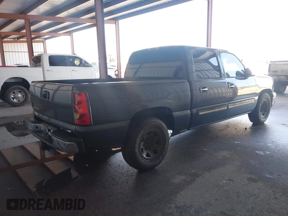 2005 Chevrolet Silverado 1500 LS with VIN 2GCEC13T951269781, listed as a IAAI auction lot 41886672 with 333,717 mi miles. Bid and sale history available at carsss.com. Image 4.
