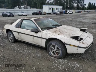 1984 Pontiac Fiero z VIN 1G2AF37R6EP320306, wystawiony jako Copart lot #68255394 z przebiegiem 49 284 mil mil oraz Tytuł czysty. Historia ofert i sprzedaży dostępna na DreamBid. Obrazek 4.