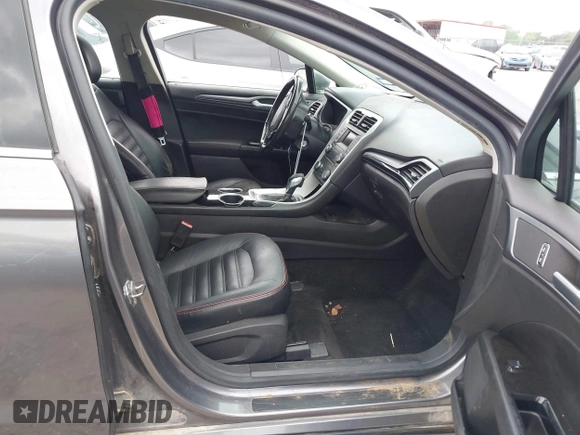 2013 Ford Fusion SE with VIN 3FA6P0HR0DR285481, listed as a IAAI auction lot 42119022 with 128,737 mi miles. Bid and sale history available at carsss.com. Image 5.