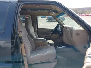 2000 Chevrolet Blazer LT с VIN 1GNDT13W8Y2381912, выставлен на аукционе IAAI как лот 42083991 с пробегом 69 983 миль миль и . История ставок и продаж доступна на DreamBid. Изображение 5.