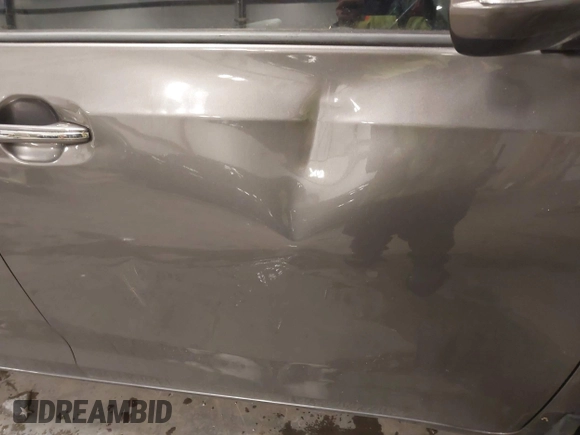 2017 Toyota Sienna XLE Auto Access Seat with VIN 5TDYZ3DC1HS791419, listed as a IAAI auction lot 41332726 with 85,433 mi miles and . Bid and sale history available at DreamBid. Image 17.