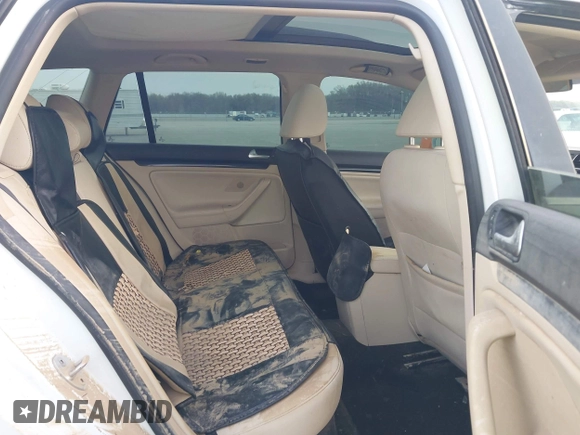 2014 Volkswagen Jetta TDI w/Sunroof & Nav with VIN 3VWPL7AJ7EM617385, listed as a IAAI auction lot 42012881 with 98,015 mi miles and . Bid and sale history available at DreamBid. Image 8.