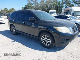 2014 Nissan Pathfinder SV with VIN 5N1AR2MN0EC725921, listed as a IAAI auction lot 41710076 with 468,527 mi miles. Bid and sale history available at carsss.com. Image 1.