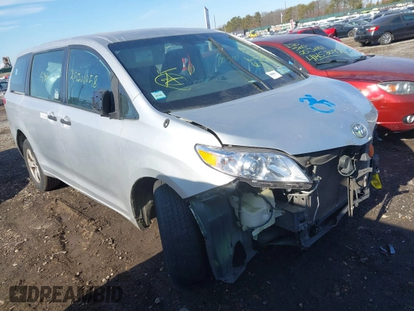 2014 Toyota Sienna L with VIN 5TDZK3DC8ES476153, listed as a IAAI auction lot 41462668 with 999,999 mi miles. Bid and sale history available at carsss.com. Image 1.