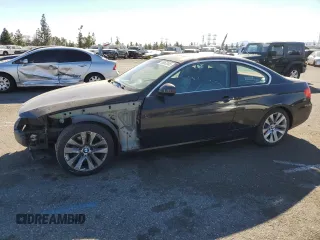 2011 BMW 3 Series 328i z VIN WBAKE5C54BE573498, wystawiony jako Copart lot #88062045 z przebiegiem 81 239 mil mil oraz Szkoda całkowita • Salvage title. Historia ofert i sprzedaży dostępna na DreamBid. Obrazek 1.