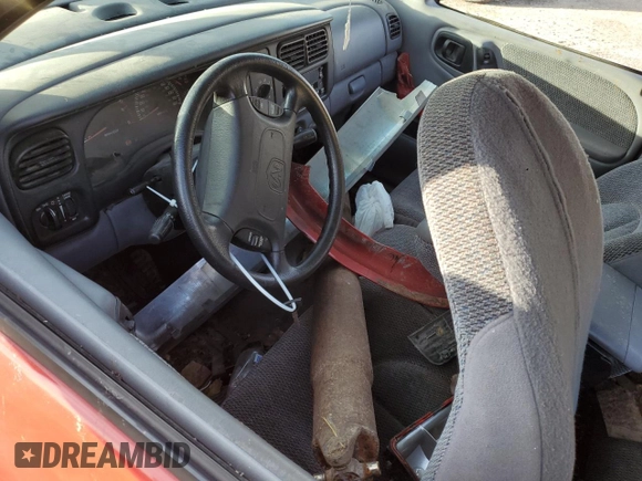 1999 Dodge Dakota SLT with VIN 1B7GG22Y3XS197835, listed as a Copart auction lot 80467304 with 102,463 mi miles and Clean Title. Bid and sale history available at DreamBid. Image 8.
