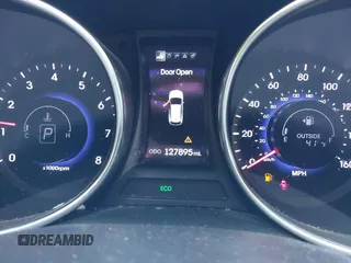 2013 Hyundai Santa Fe Sport z VIN 5XYZWDLA1DG003779, wystawiony jako IAAI lot #41761431 z przebiegiem 127 895 mil mil oraz . Historia ofert i sprzedaży dostępna na DreamBid. Obrazek 7.
