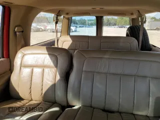1993 GMC Suburban z VIN 1GKFK16K2PJ718788, wystawiony jako Copart lot #77080724 z przebiegiem 227 320 mil mil oraz Szkoda całkowita • Salvage title. Historia ofert i sprzedaży dostępna na DreamBid. Obrazek 10.