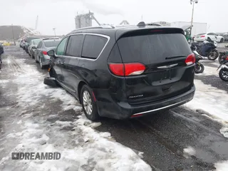 2019 Chrysler Pacifica Touring L with VIN 2C4RC1BG2KR715353, listed as a IAAI auction lot 41545730 with 38,500 mi miles and . Bid and sale history available at DreamBid. Image 3.