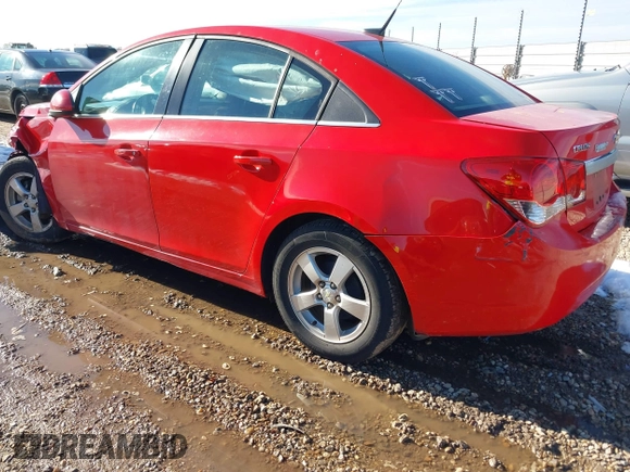 2014 Chevrolet Cruze 1LT z VIN 1G1PC5SB8E7119763, wystawiony jako IAAI lot #41380248 z przebiegiem 118 755 mil mil oraz . Historia ofert i sprzedaży dostępna na DreamBid. Obrazek 3.