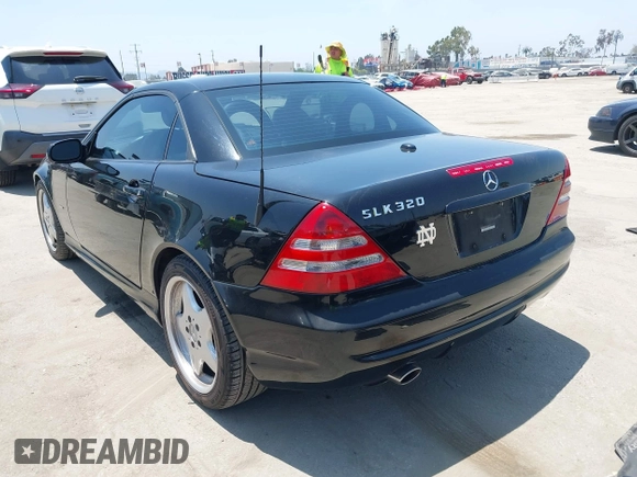 2001 Mercedes-Benz SLK 230/320 with VIN WDBKK65F81F218476, listed as a IAAI auction lot 42450368 with 121,640 mi miles and . Bid and sale history available at DreamBid. Image 3.