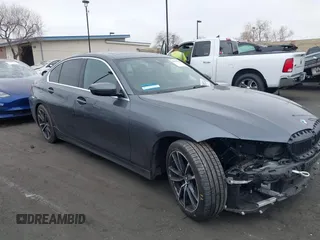 2022 BMW 3 Series 330i z VIN 3MW5R1J01N8C33802, wystawiony jako IAAI lot #41856666 z przebiegiem 41 095 mil mil oraz . Historia ofert i sprzedaży dostępna na DreamBid. Obrazek 14.