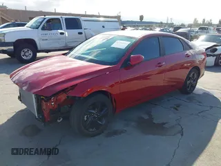 2023 Hyundai Elantra SEL z VIN KMHLM4AG3PU483700, wystawiony jako IAAI lot #42180524 z przebiegiem 9845 mil mil oraz . Historia ofert i sprzedaży dostępna na DreamBid. Obrazek 2.