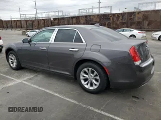 2018 Chrysler 300 Touring L z VIN 2C3CCAAG4JH317108, wystawiony jako Copart lot #55472305 z przebiegiem 70 977 mil mil oraz Szkoda całkowita • Salvage title. Historia ofert i sprzedaży dostępna na DreamBid. Obrazek 2.
