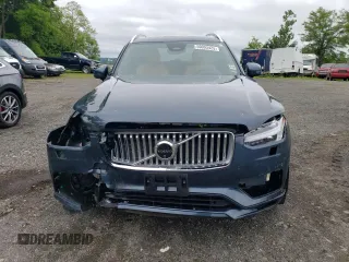 2025 Volvo XC90 Plug-In Hybrid Ultra z VIN YV4H60PFXS1305589, wystawiony jako Copart lot #59093425 z przebiegiem 7 326 mil mil oraz Szkoda całkowita • Salvage title. Historia ofert i sprzedaży dostępna na DreamBid. Obrazek 5.