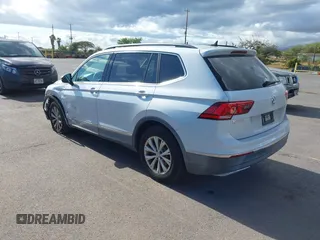 2018 Volkswagen Tiguan SEL z VIN 3VV3B7AX7JM126402, wystawiony jako IAAI lot #42046690 z przebiegiem 54 790 mil mil oraz . Historia ofert i sprzedaży dostępna na DreamBid. Obrazek 3.