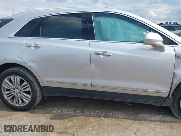 2019 Cadillac XT5 Premium Luxury AWD z VIN 1GYKNFRS0KZ207739, wystawiony jako IAAI lot #42229089 z przebiegiem 99 801 mil mil oraz . Historia ofert i sprzedaży dostępna na DreamBid. Obrazek 12.