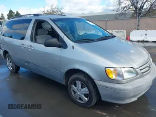 2002 Toyota Sienna CE with VIN 4T3ZF19C72U478049, listed as a IAAI auction lot 41677760 with 234,022 mi miles. Bid and sale history available at carsss.com. Image 1.