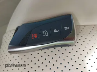 2022 Lexus GX 460 Luxury z VIN JTJGM7BX1N5321302, wystawiony jako IAAI lot #42529333 z przebiegiem 37 621 mil mil oraz . Historia ofert i sprzedaży dostępna na DreamBid. Obrazek 11.