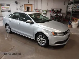 2012 Volkswagen Jetta SE z VIN 3VWDX7AJ9CM018864, wystawiony jako IAAI lot #42044947 z przebiegiem 142 549 mil mil oraz . Historia ofert i sprzedaży dostępna na DreamBid. Obrazek 1.
