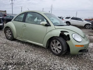 2009 Volkswagen New Beetle Coupe S with VIN 3VWRW31C69M516659, listed as a Copart auction lot 42524175 with 195,836 mi miles and Salvage Title. Bid and sale history available at carsss.com. Image 4.