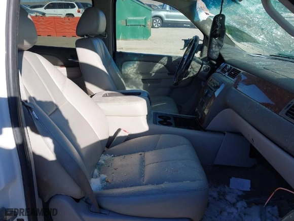 2010 Chevrolet Avalanche LT with VIN 3GNVKFE06AG280359, listed as a IAAI auction lot 41308118 with 221,405 mi miles. Bid and sale history available at carsss.com. Image 5.