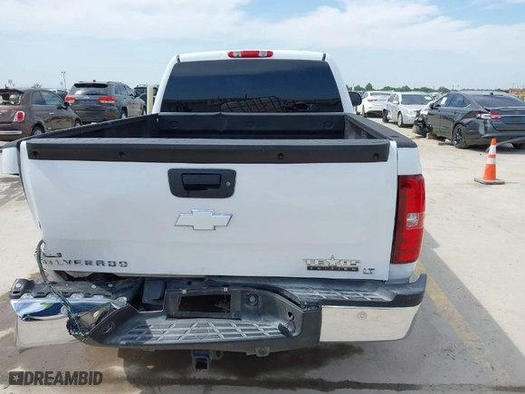 2011 Chevrolet Silverado 1500 LT with VIN 1GCRCSE07BZ103076, listed as a IAAI auction lot 41947829 with 206,666 mi miles. Bid and sale history available at carsss.com. Image 17.