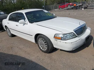 2003 Lincoln Town Car Executive z VIN 1LNHM81W13Y607843, wystawiony jako IAAI lot #41897674 z przebiegiem 75 492 mil mil oraz . Historia ofert i sprzedaży dostępna na DreamBid. Obrazek 1.
