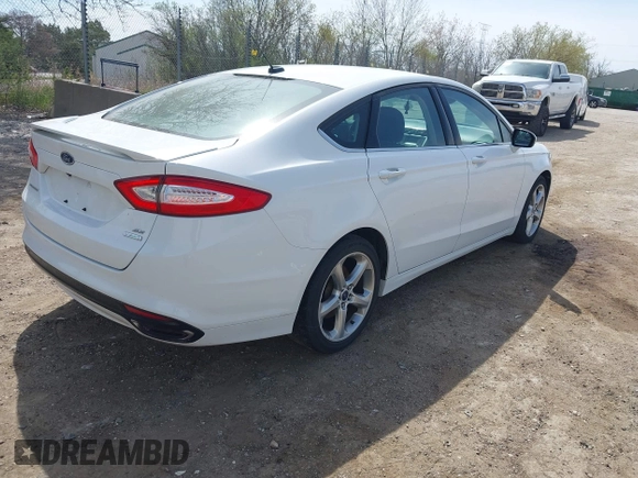 2015 Ford Fusion SE with VIN 3FA6P0H92FR283878, listed as a IAAI auction lot 42158896 with 194,396 mi miles. Bid and sale history available at carsss.com. Image 4.