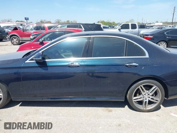 2017 Mercedes-Benz E 300 Luxury z VIN WDDZF4JB4HA082033, wystawiony jako IAAI lot #41819829 z przebiegiem 89 651 mil mil oraz . Historia ofert i sprzedaży dostępna na DreamBid. Obrazek 14.