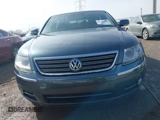 2006 Volkswagen Phaeton z VIN WVWAF03D168000214, wystawiony jako IAAI lot #41935384 z przebiegiem 80 641 mil mil oraz . Historia ofert i sprzedaży dostępna na DreamBid. Obrazek 12.