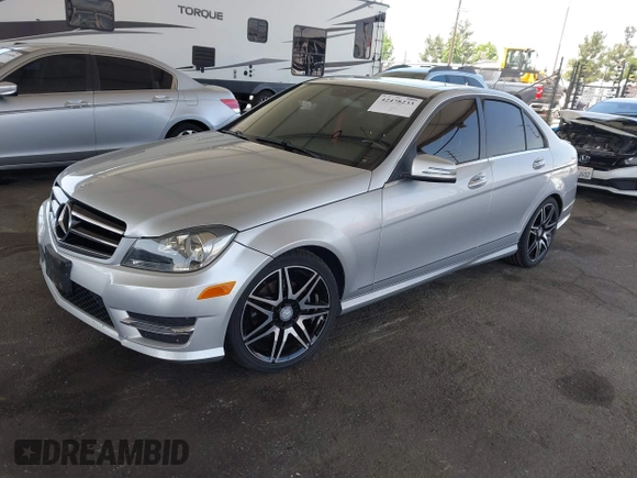 2014 Mercedes-Benz C 250 Sport с VIN WDDGF4HB5ER319638, выставлен на аукционе IAAI как лот 42478233 с пробегом 142 947 миль миль и . История ставок и продаж доступна на DreamBid. Изображение 17.