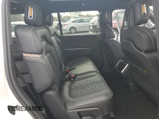 2025 Rivian R1S Adventure z VIN 7PDSGBBA1SN051768, wystawiony jako Copart lot #43838115 z przebiegiem 4875 mil mil oraz Szkoda całkowita • Salvage title. Historia ofert i sprzedaży dostępna na DreamBid. Obrazek 12.