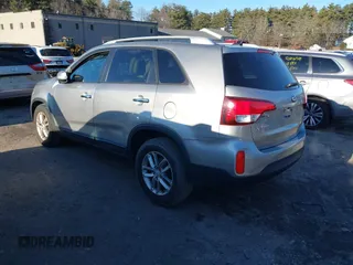 2015 Kia Sorento LX with VIN 5XYKTCA61FG639091, listed as a IAAI auction lot 41093306 with 71,768 mi miles. Bid and sale history available at carsss.com. Image 3.