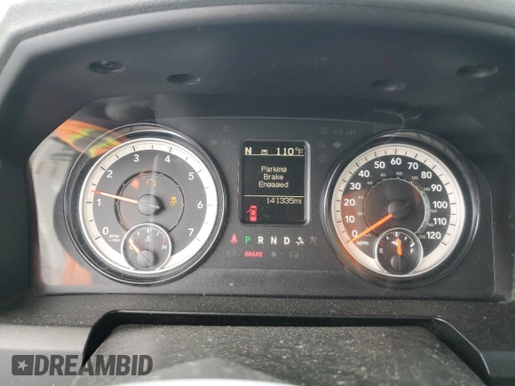 2020 Ram 1500 Tradesman z VIN 3C6JR6DT2LG164598, wystawiony jako Copart lot #53727815 z przebiegiem 141 335 mil mil oraz Czysty tytuł • Clean title. Historia ofert i sprzedaży dostępna na DreamBid. Obrazek 9.