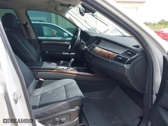 2011 BMW X5 35i with VIN 5UXZV4C52BL742911, listed as a IAAI auction lot 41845588 with 123,001 mi miles. Bid and sale history available at carsss.com. Image 5.