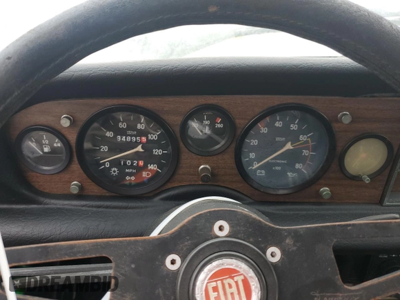 1978 FIAT 124 Spider z VIN 124CS10126825, wystawiony jako Copart lot #75075504 z przebiegiem 94 895 mil mil oraz Szkoda całkowita • Salvage title. Historia ofert i sprzedaży dostępna na DreamBid. Obrazek 9.