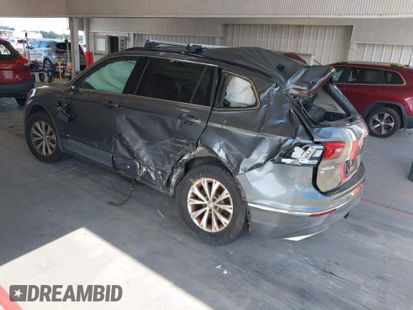 2018 Volkswagen Tiguan SEL with VIN 3VV3B7AXXJM213579, listed as a IAAI auction lot 42664339 with 84,676 mi miles and . Bid and sale history available at DreamBid. Image 3.
