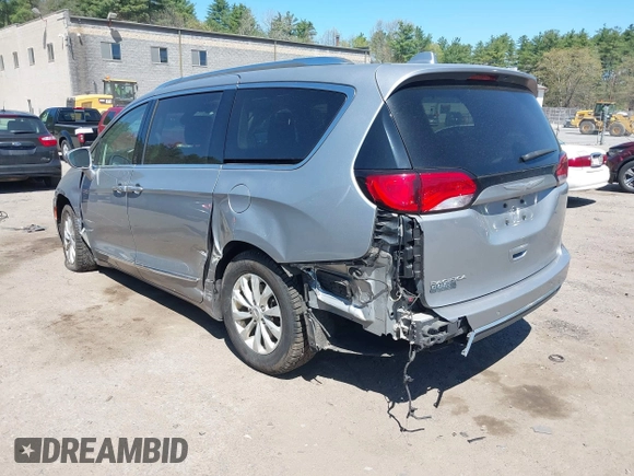 2018 Chrysler Pacifica Touring L Plus z VIN 2C4RC1EGXJR101757, wystawiony jako IAAI lot #42142946 z przebiegiem 83 314 mil mil oraz . Historia ofert i sprzedaży dostępna na DreamBid. Obrazek 3.