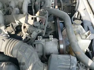 2003 Ford Mustang Standard z VIN 1FAFP40463F352510, wystawiony jako IAAI lot #43293333 z przebiegiem 326 299 mil mil oraz . Historia ofert i sprzedaży dostępna na DreamBid. Obrazek 20.