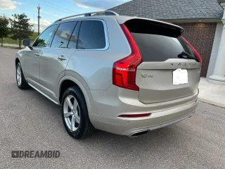 2016 Volvo XC90 T5 Momentum z VIN YV4102KK3G1080894, wystawiony jako Copart lot #56433025 z przebiegiem 194 607 mil mil oraz Czysty tytuł • Clean title. Historia ofert i sprzedaży dostępna na DreamBid. Obrazek 3.