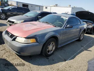 2000 Ford Mustang with VIN 1FAFP4040YF239787, listed as a Copart auction lot 62844184 with 140,999 mi miles and Salvage Title. Bid and sale history available at carsss.com. Image 1.