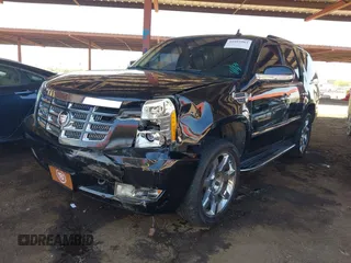 2009 Cadillac Escalade z VIN 1GYFC23269R251960, wystawiony jako IAAI lot #41993963 z przebiegiem 164 055 mil mil oraz . Historia ofert i sprzedaży dostępna na DreamBid. Obrazek 2.