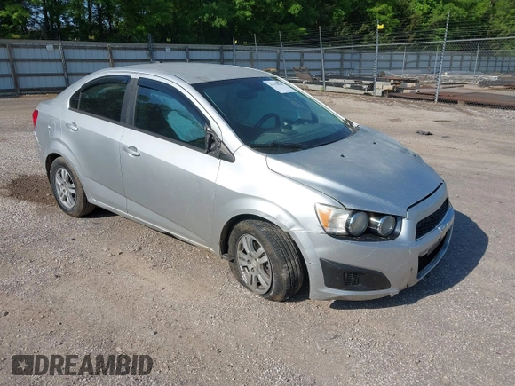 2012 Chevrolet Sonic LS z VIN 1G1JA5SHXC4212170, wystawiony jako IAAI lot #42154640 z przebiegiem 116 725 mil mil oraz . Historia ofert i sprzedaży dostępna na DreamBid. Obrazek 1.