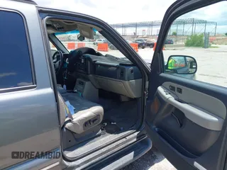 2001 Chevrolet Tahoe LT with VIN 1GNEC13T21R189733, listed as a IAAI auction lot 42323154 with 296,349 mi miles and . Bid and sale history available at DreamBid. Image 5.