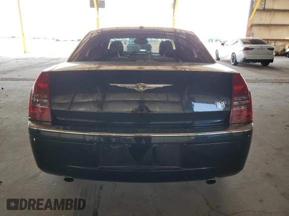 2007 Chrysler 300 C z VIN 2C3LA63H67H776240, wystawiony jako Copart lot #54267355 z przebiegiem 121 357 mil mil oraz Szkoda całkowita • Salvage title. Historia ofert i sprzedaży dostępna na DreamBid. Obrazek 6.