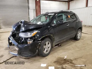 2020 Chevrolet Trax LT z VIN KL7CJPSBXLB000885, wystawiony jako Copart lot #43359265 z przebiegiem Nie podano mil oraz Szkoda całkowita • Salvage title. Historia ofert i sprzedaży dostępna na DreamBid. Obrazek 1.