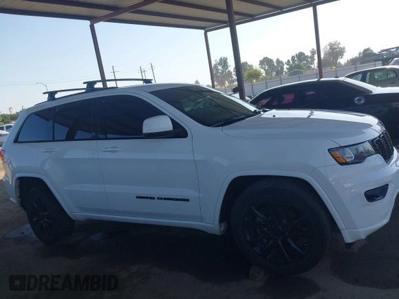 2018 Jeep Grand Cherokee Laredo E with VIN 1C4RJFAG5JC303228, listed as a IAAI auction lot 42375212 with 98,155 mi miles and . Bid and sale history available at DreamBid. Image 13.