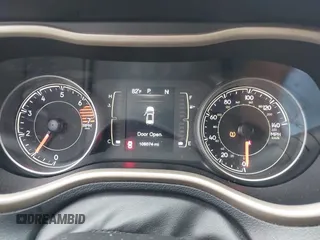 2017 Jeep Cherokee Latitude с VIN 1C4PJLCB1HW640544, выставлен на аукционе IAAI как лот 42470961 с пробегом 105 074 миль миль и . История ставок и продаж доступна на DreamBid. Изображение 7.